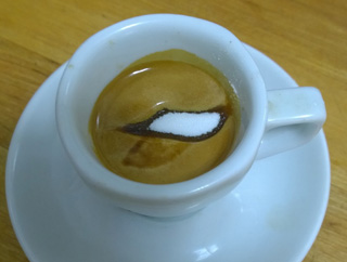 https://www.scienceofcooking.com/sugar-floats-on-perfect-espresso.jpg